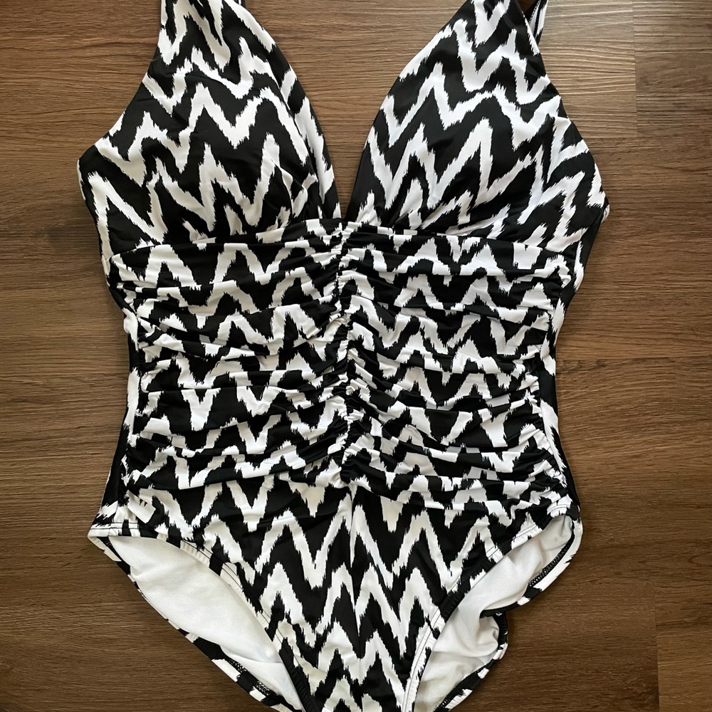 Dreamsuit swimsuit. Size US 14. NWOT